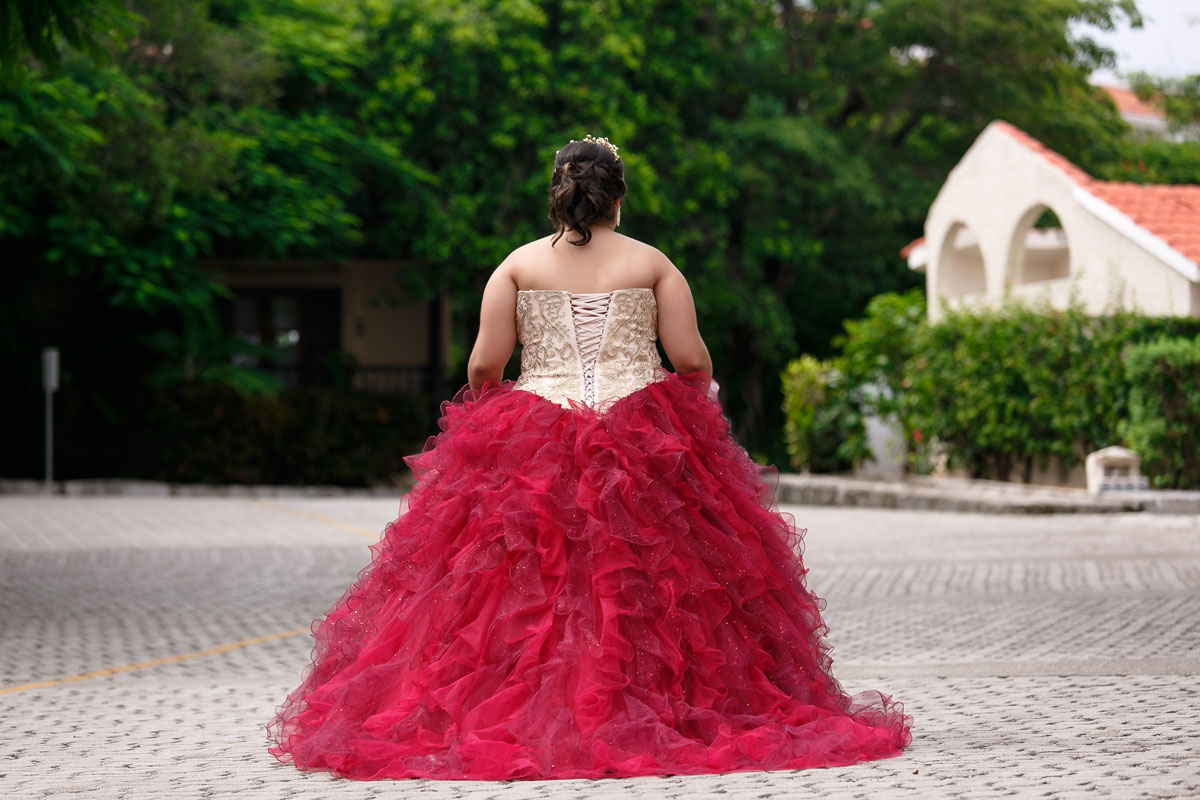 AkumalQuinceaneraLisiWalking