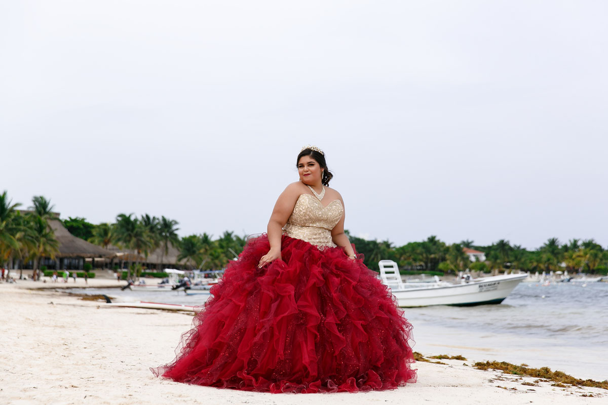 AkumalQuinceaneraLisiOnBeach