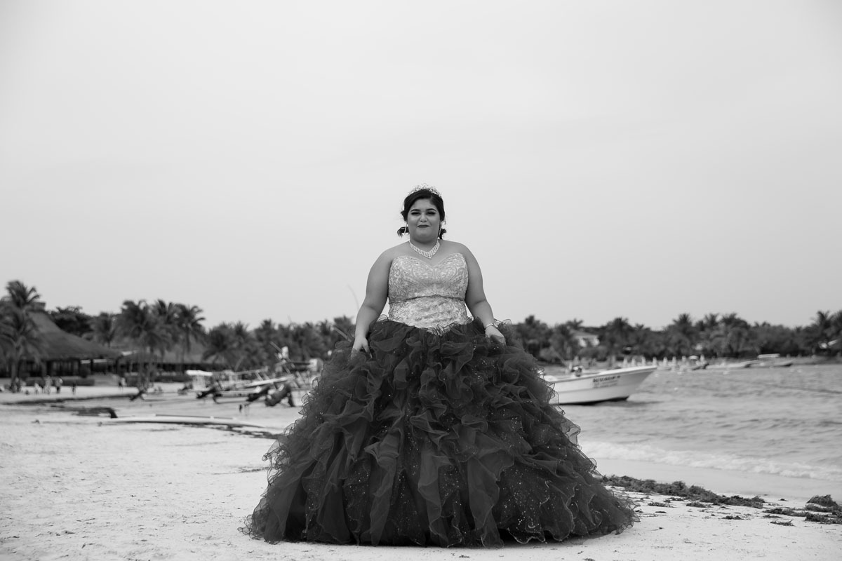 AkumalQuinceaneraLisiOnBeach