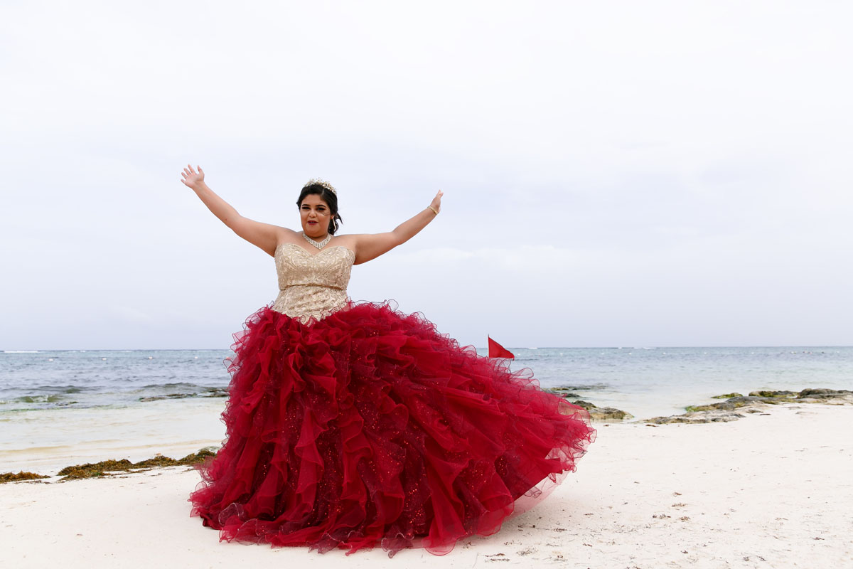 AkumalQuinceaneraLisiTwirlingGownOnBeach