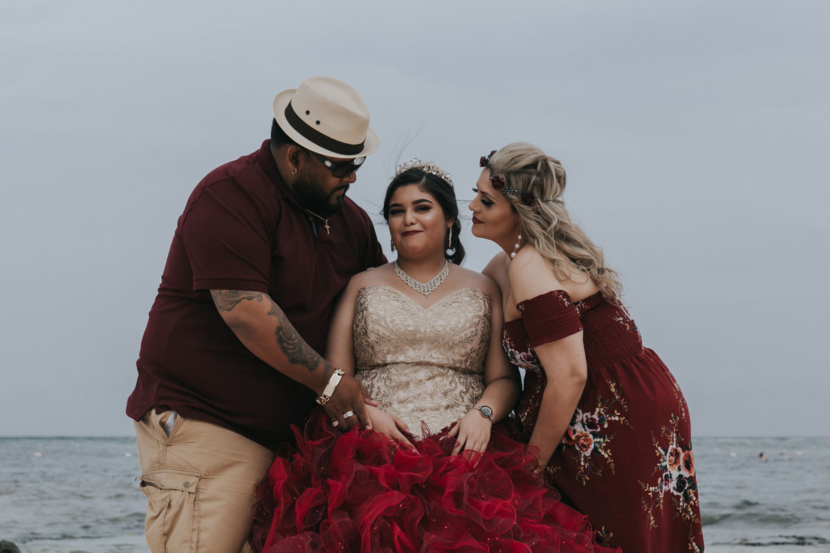 AkumalQuinceaneraLisiOnBeachWithParents