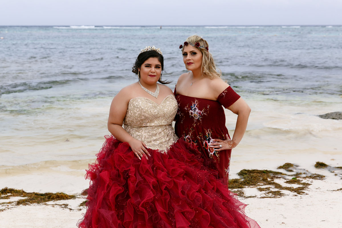 AkumalQuinceaneraLisiOnBeachWithMom