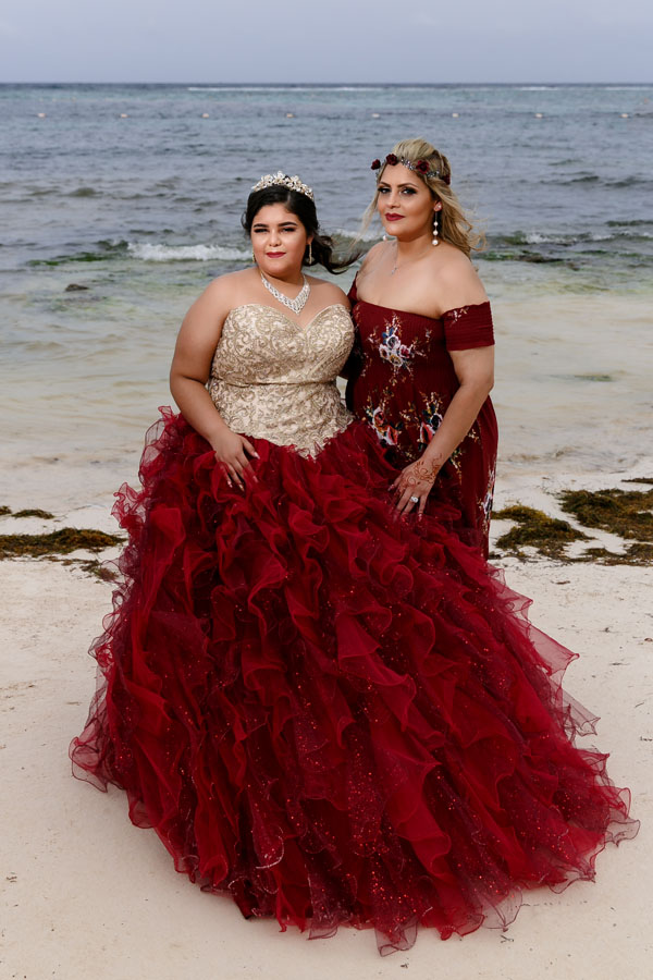 AkumalQuinceaneraLisiOnBeachWithMom
