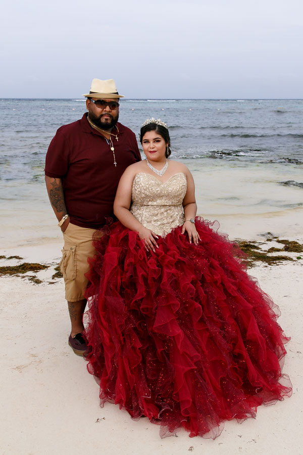 AkumalQuinceaneraLisiOnBeachWithDad