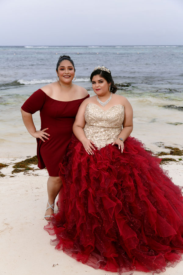 AkumalQuinceaneraLisiOnBeachWithTia