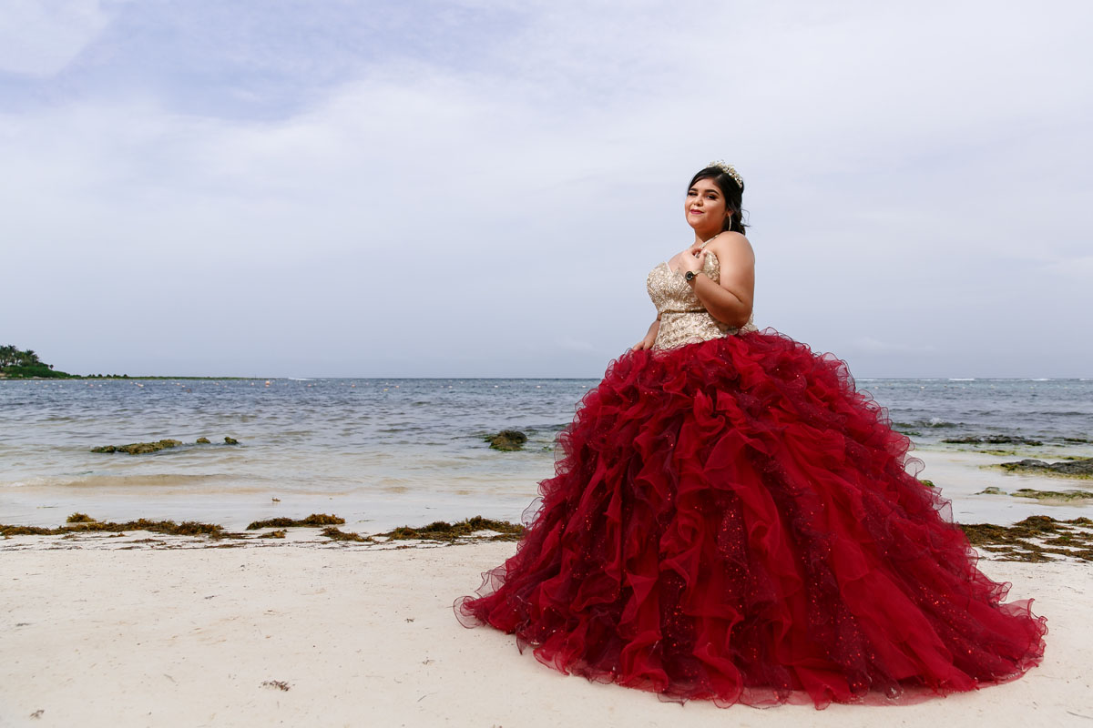 AkumalQuinceaneraLisiOnBeach