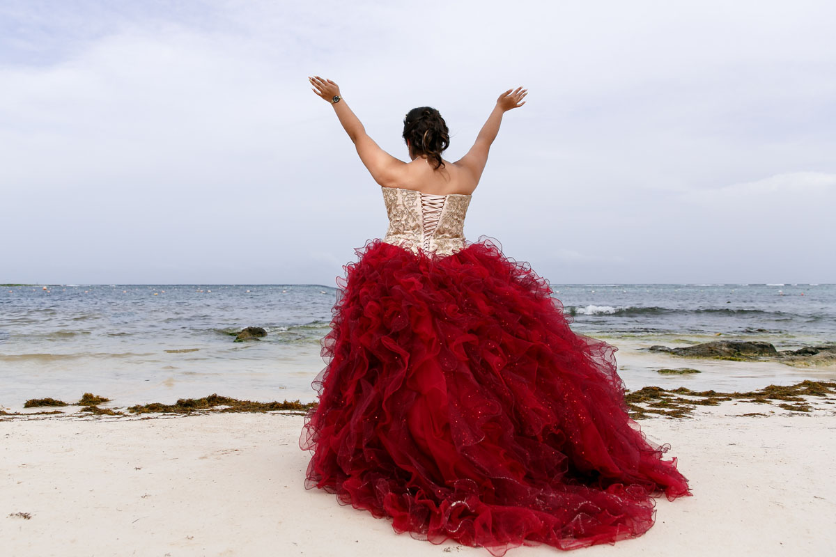 AkumalQuinceaneraLisiOnBeach