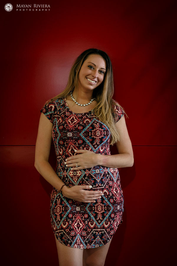 ExpectantMomCradlesBabyBump