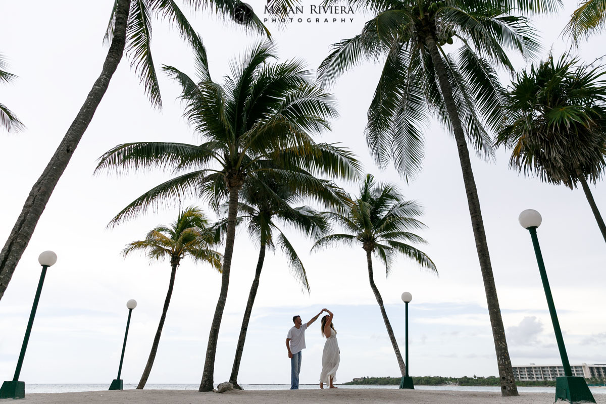 ExpectantParentsDanceOnBeach
