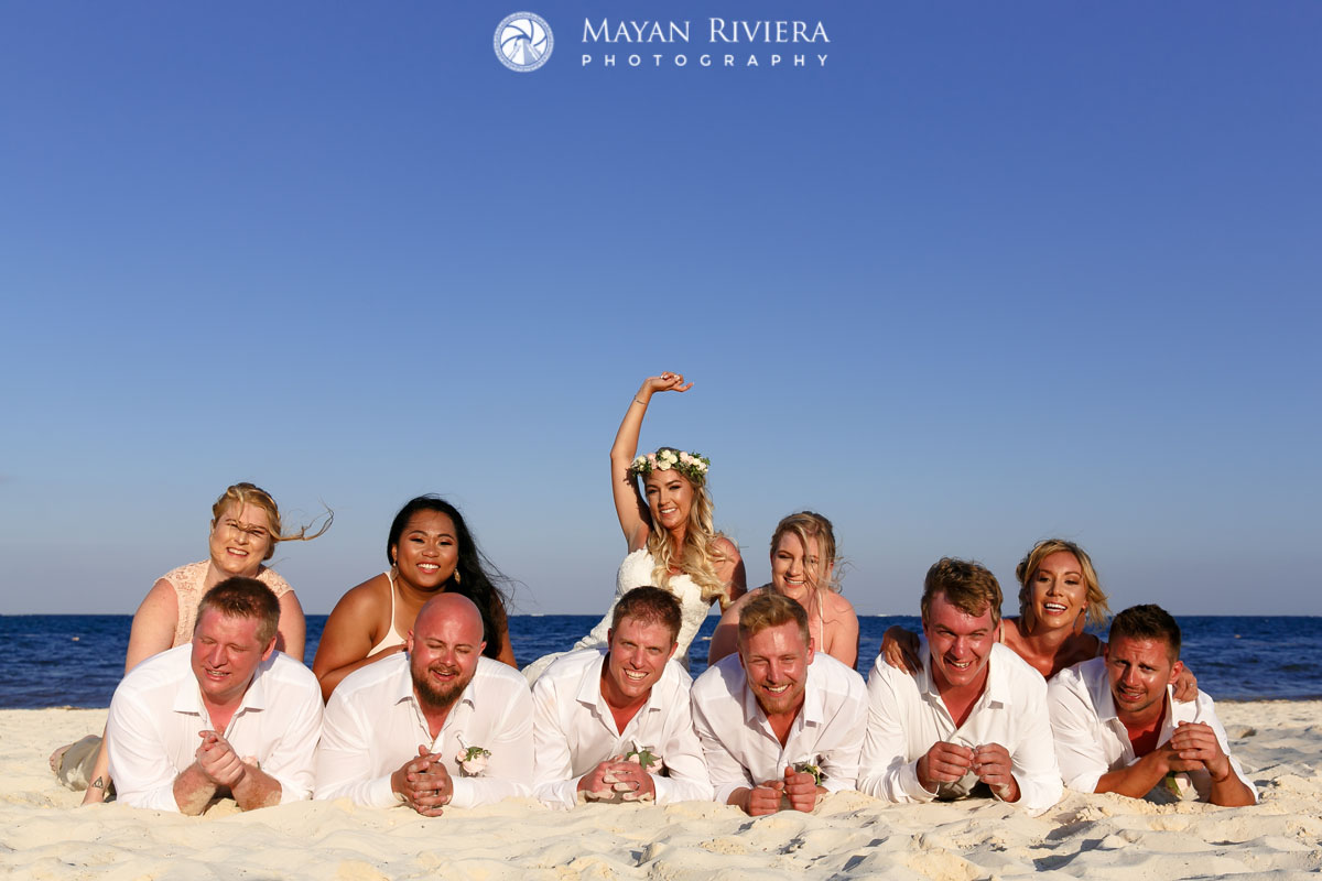 WeddingPartyPoseOnBeach