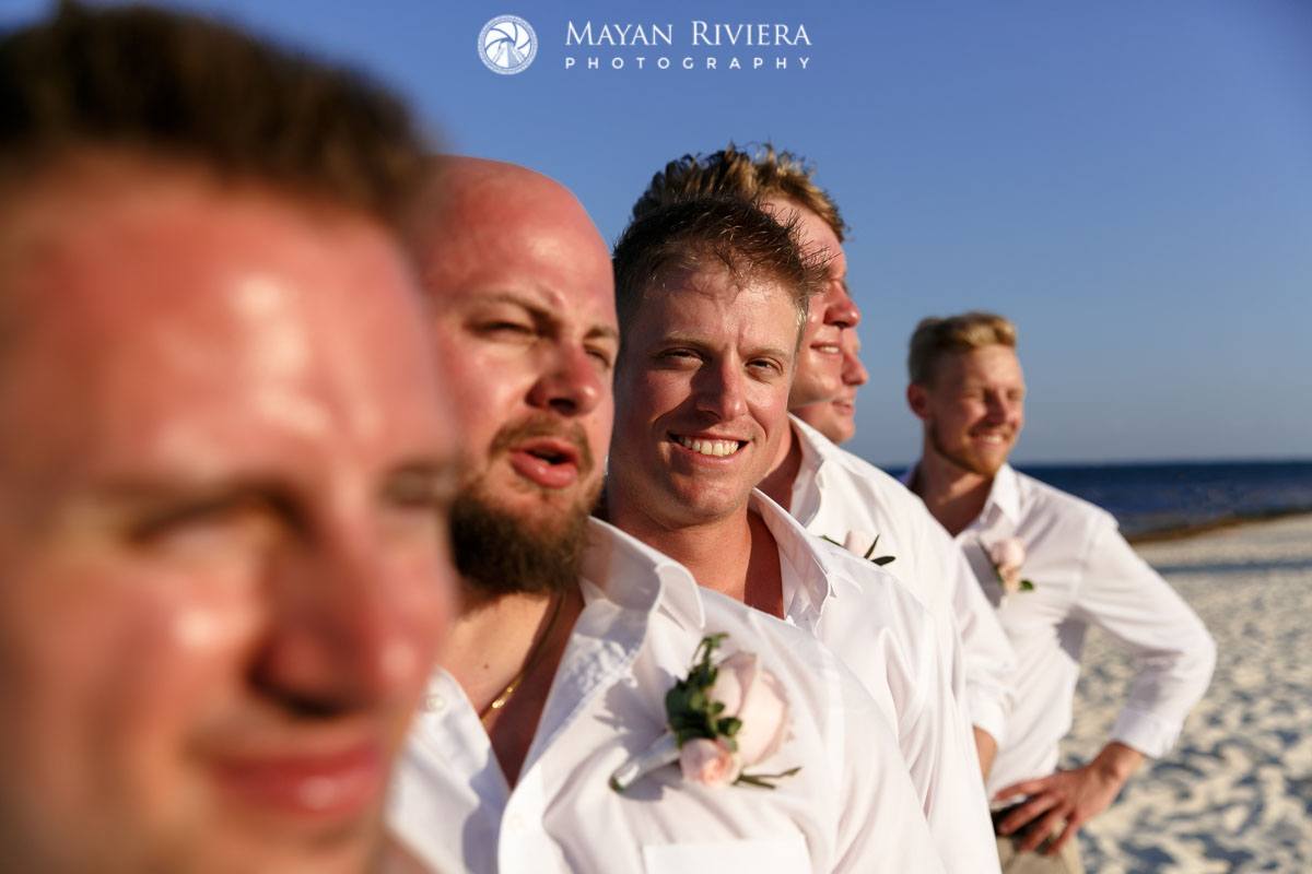WeddingPartyPoseOnBeach