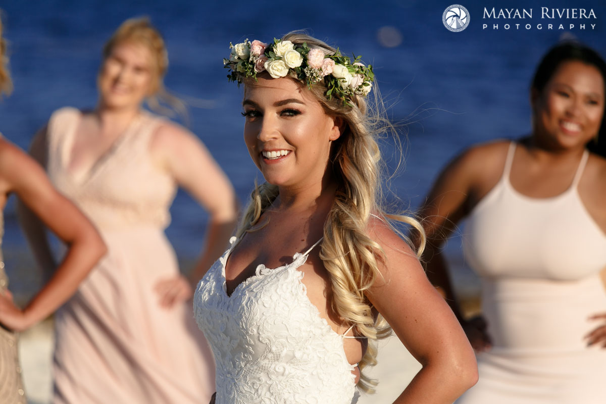 WeddingPartyPoseOnBeach