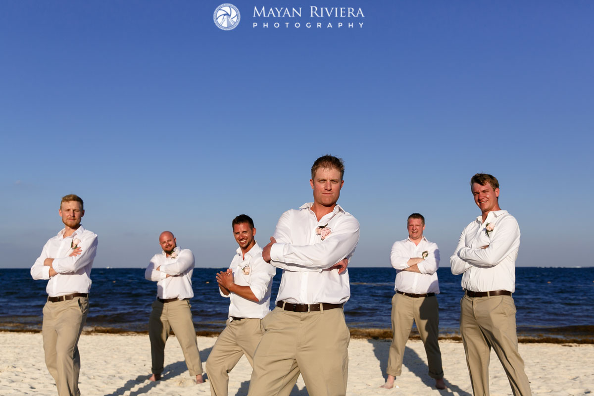 WeddingPartyPoseOnBeach