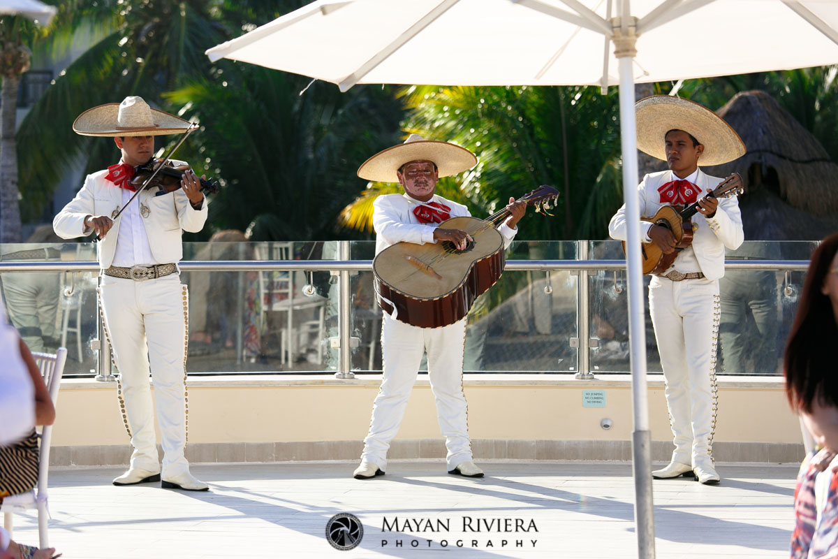 MariachiBandAtReception