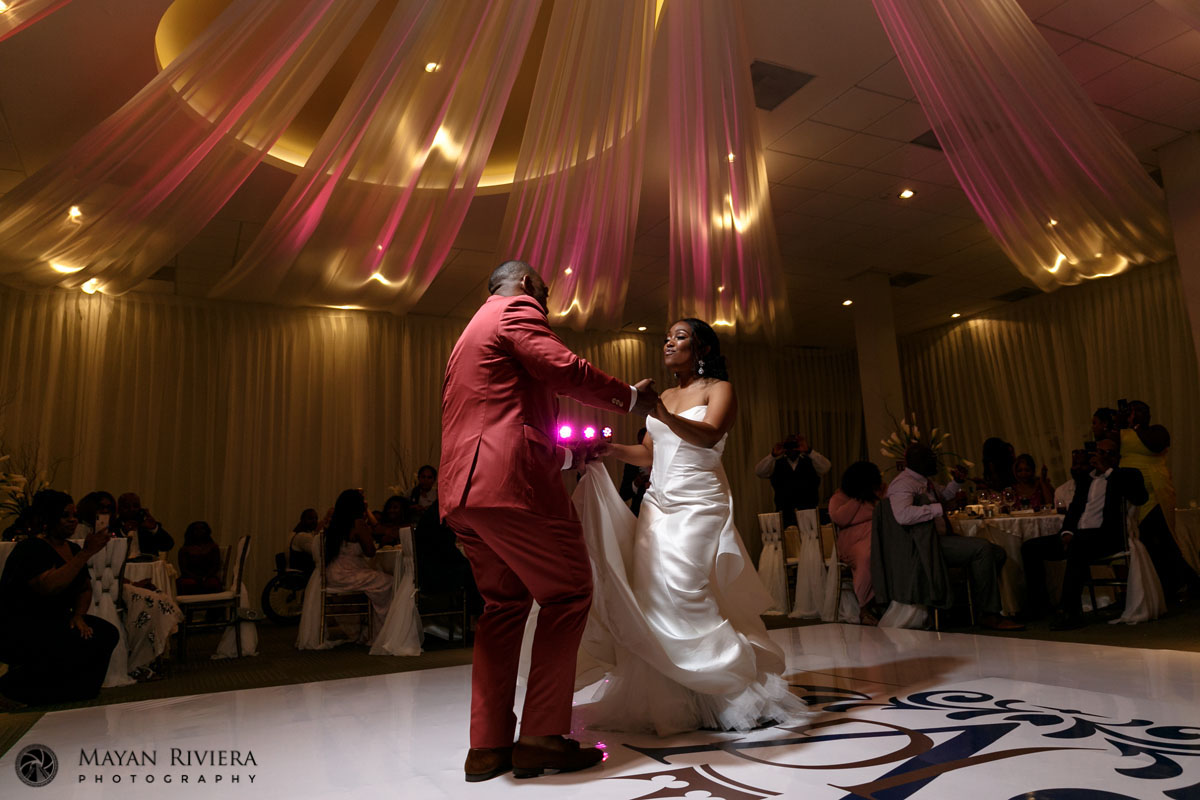 NewlywedsFirstDance
