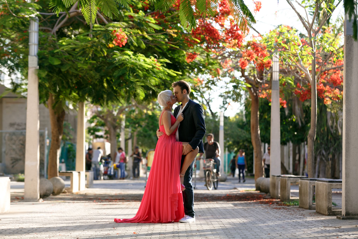 GitaAndAlanKissing