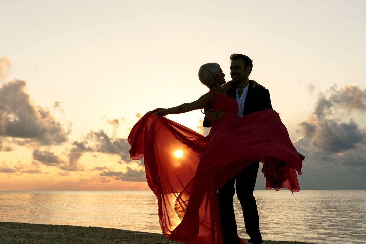 CouplesShilouetteSunriseShiningThruSkirt