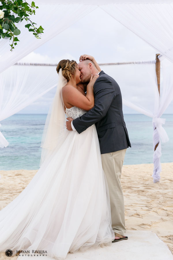 NewlywedsFirstKiss