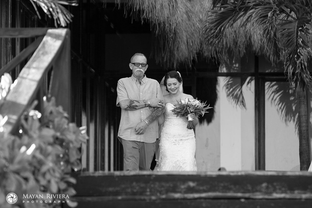 BrideWalksInWithDad