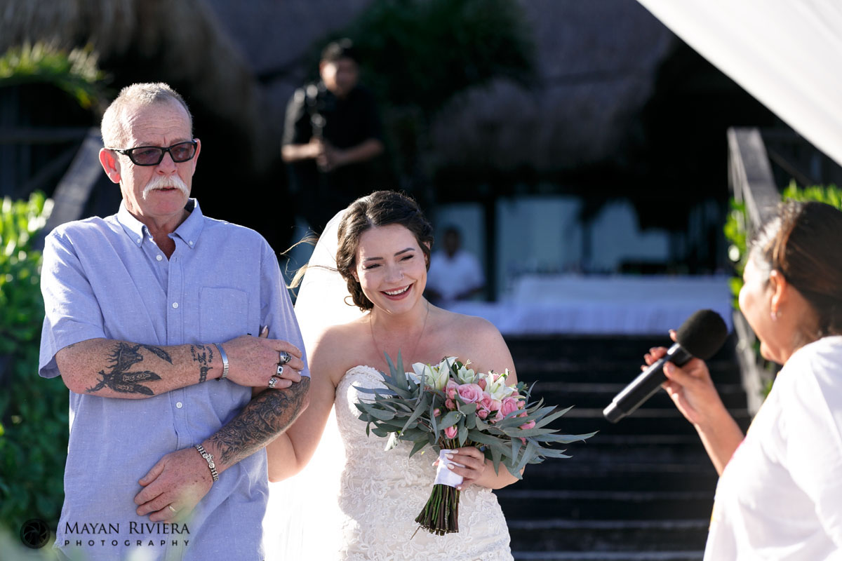 SmilingBrideWalksInWithDad
