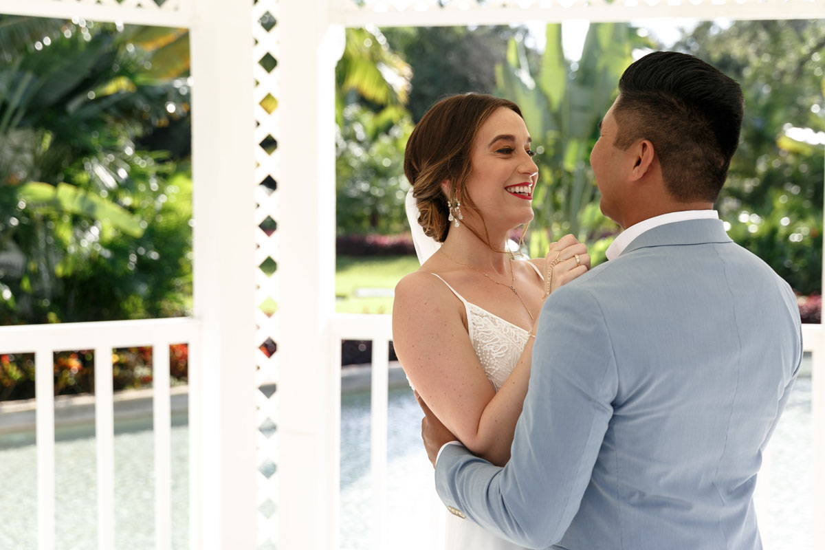 OceanRivieraParadiseWeddingCoupleEmbrace