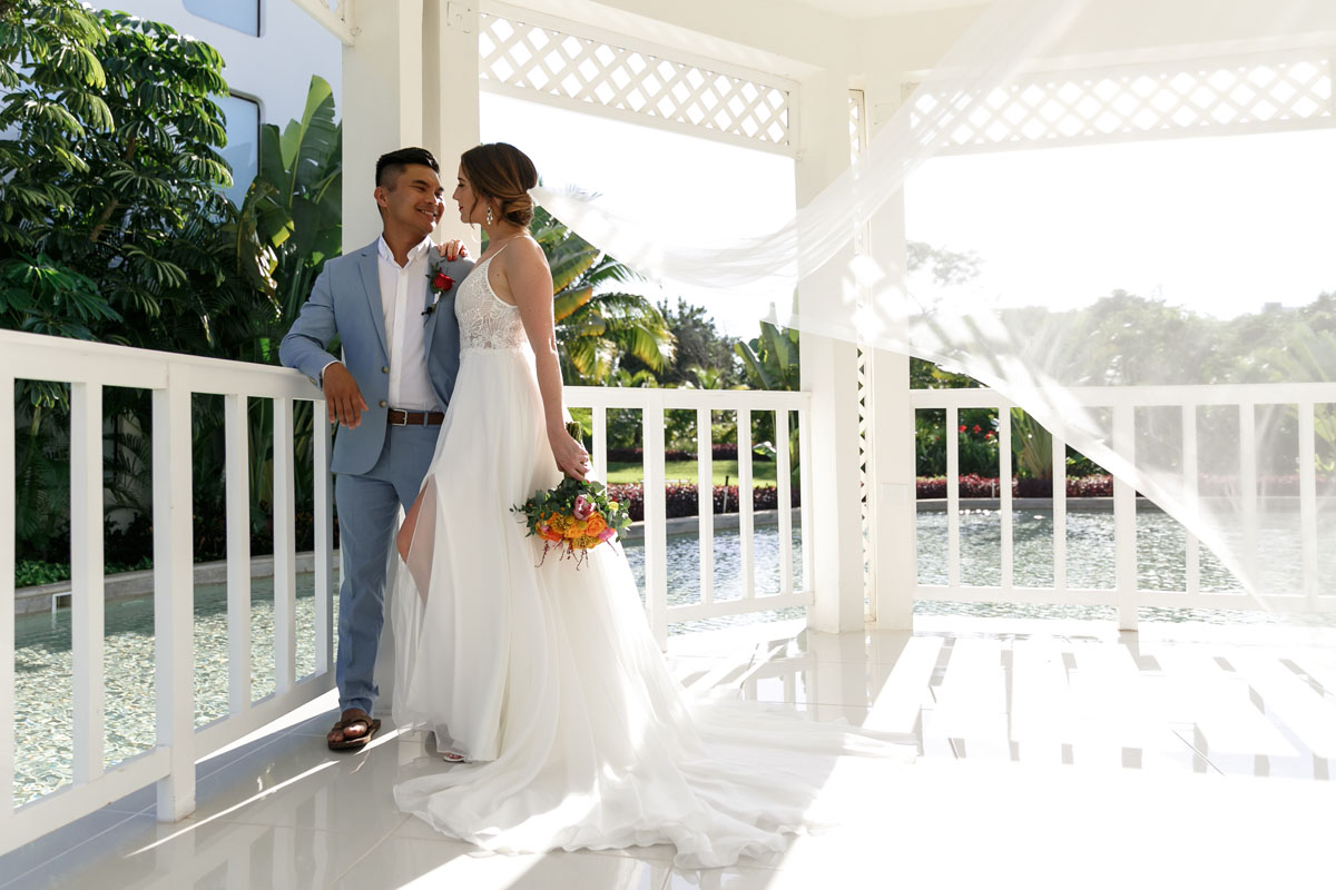 FirstLookWeddingCoupleSmile