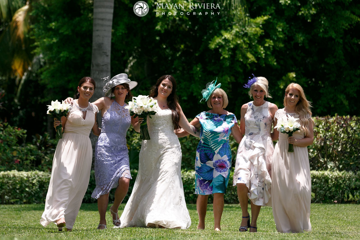 BrideAndLadiesWearingFascinators