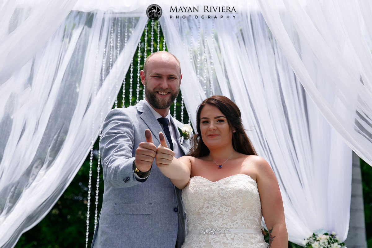 BrideAndGroomShowInkyThumbprints