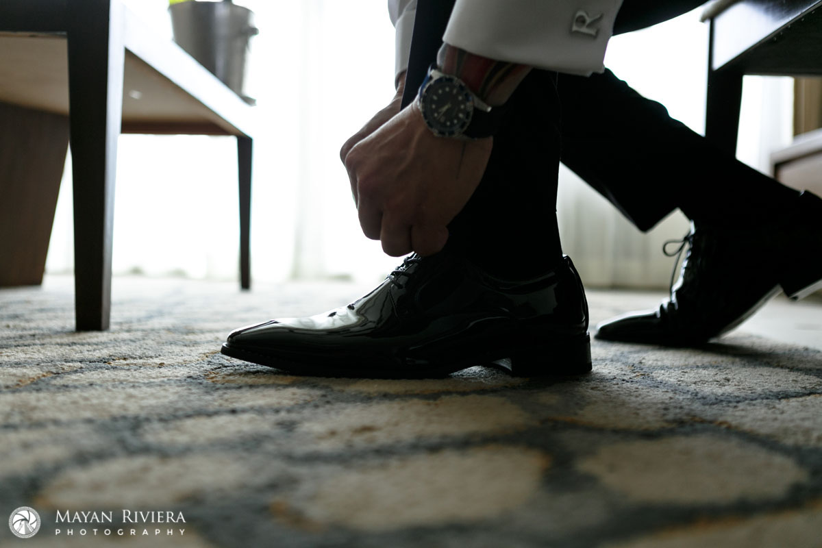 RobiePuttingOnShoes