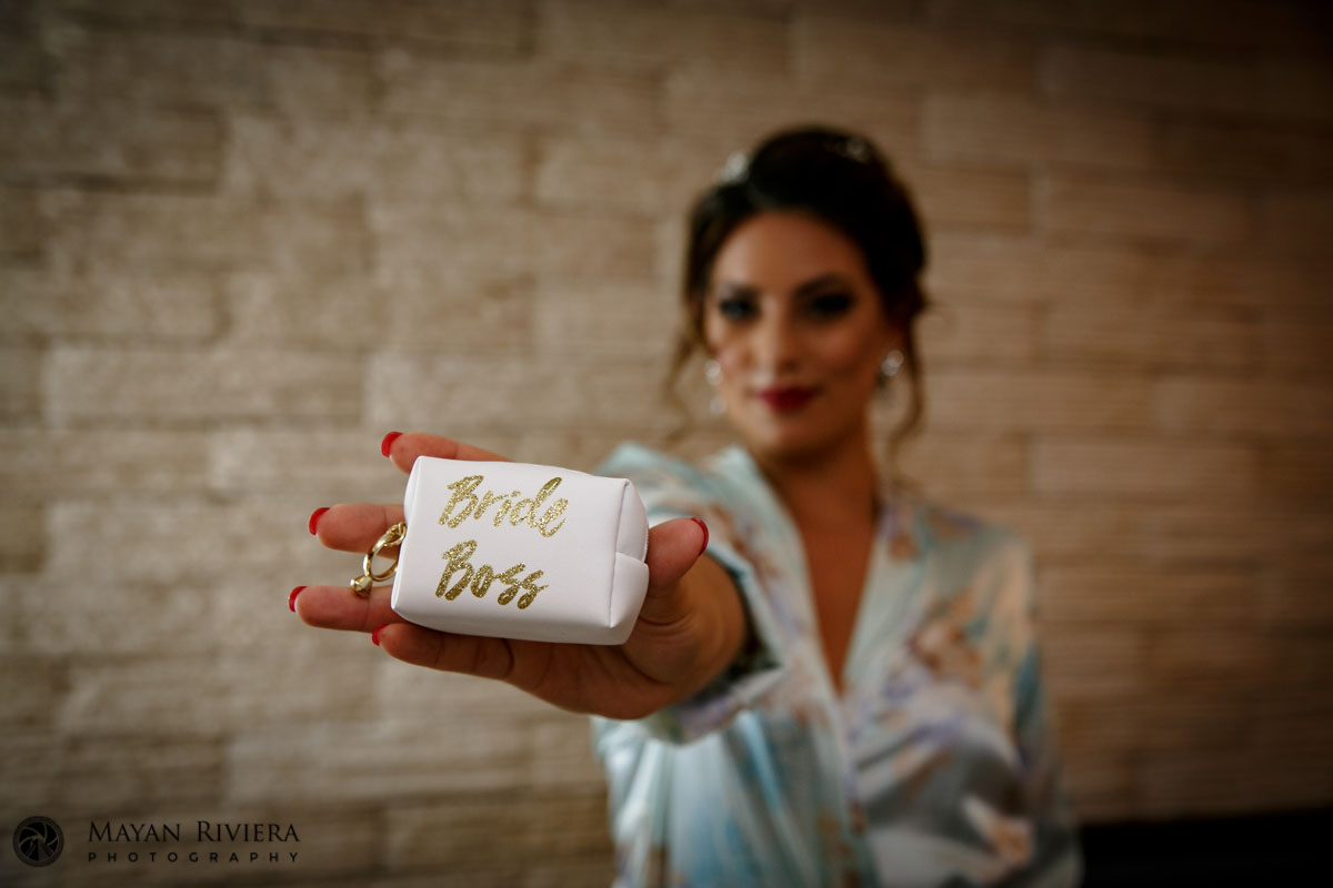 BrideHoldingRingPacket