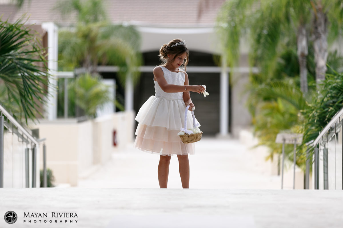 RoyaltonFlowerGirlWalksIn