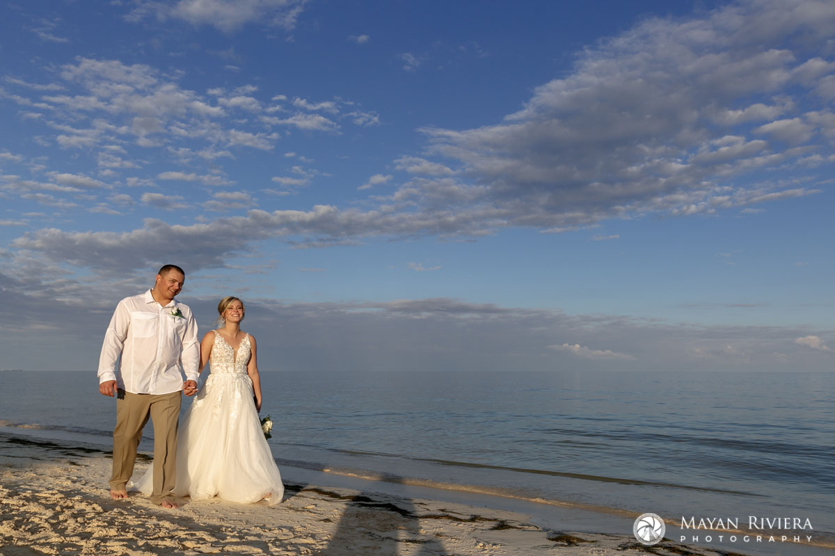 NewlywedsWalkBeach