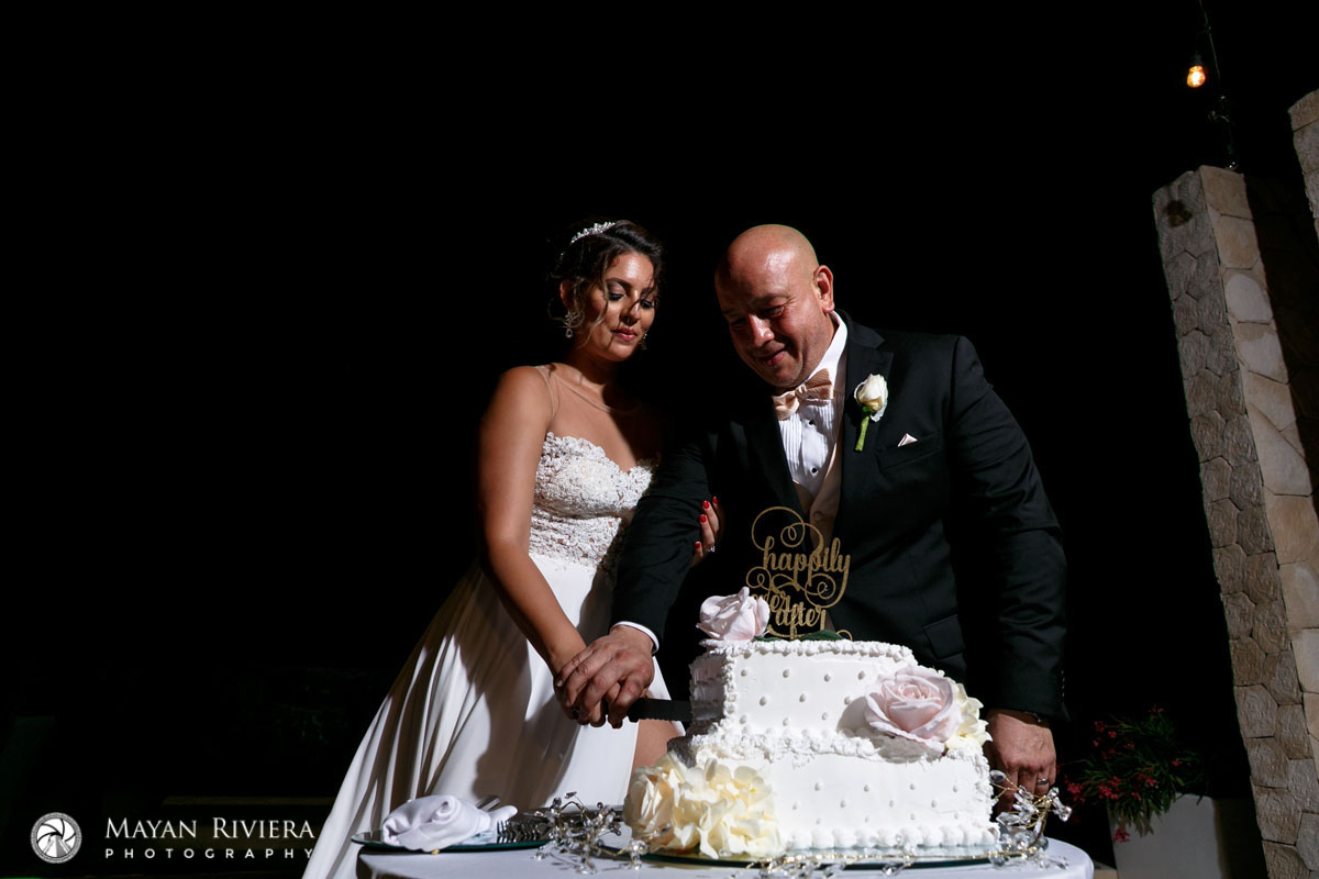 RoyaltonNewlywedsCutWeddingCake