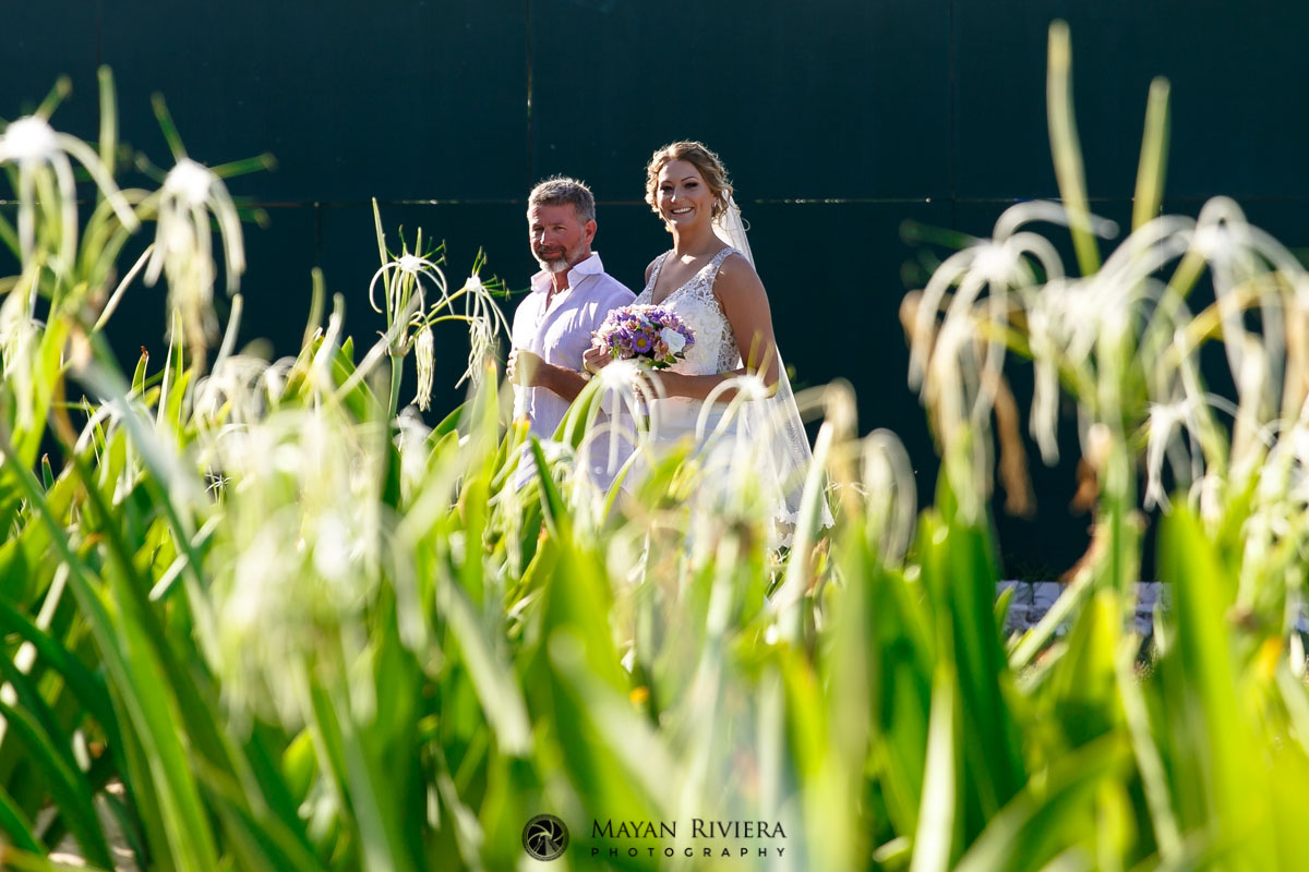 BrideWalkingInWithDad