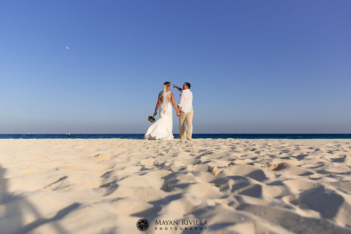 NewlywedsBeachWalk