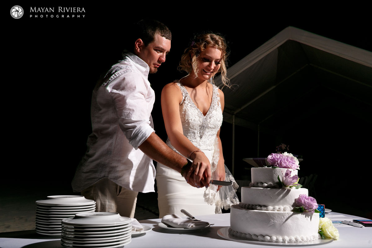 NewlywedsCutCake