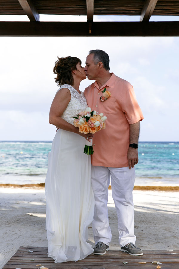 AnniversaryCoupleKissing