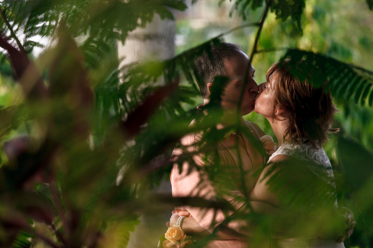 AnniversaryCoupleKissing