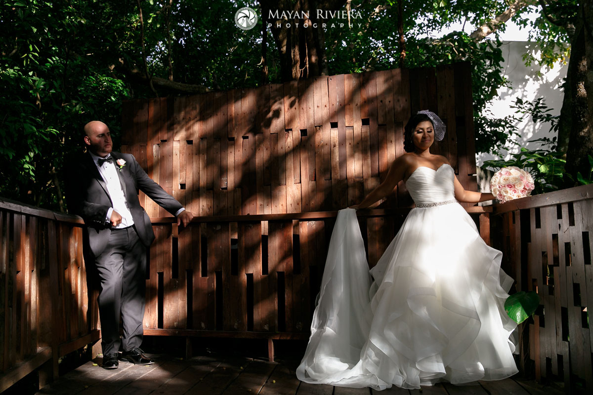 BrideAndGroomStandByWall