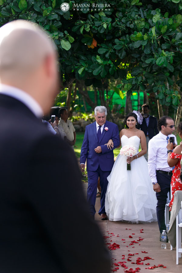 BrideWalksInWithDad