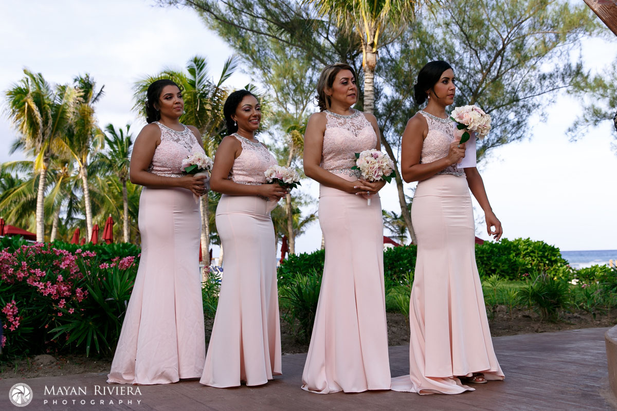 BridesmaidsWaiting