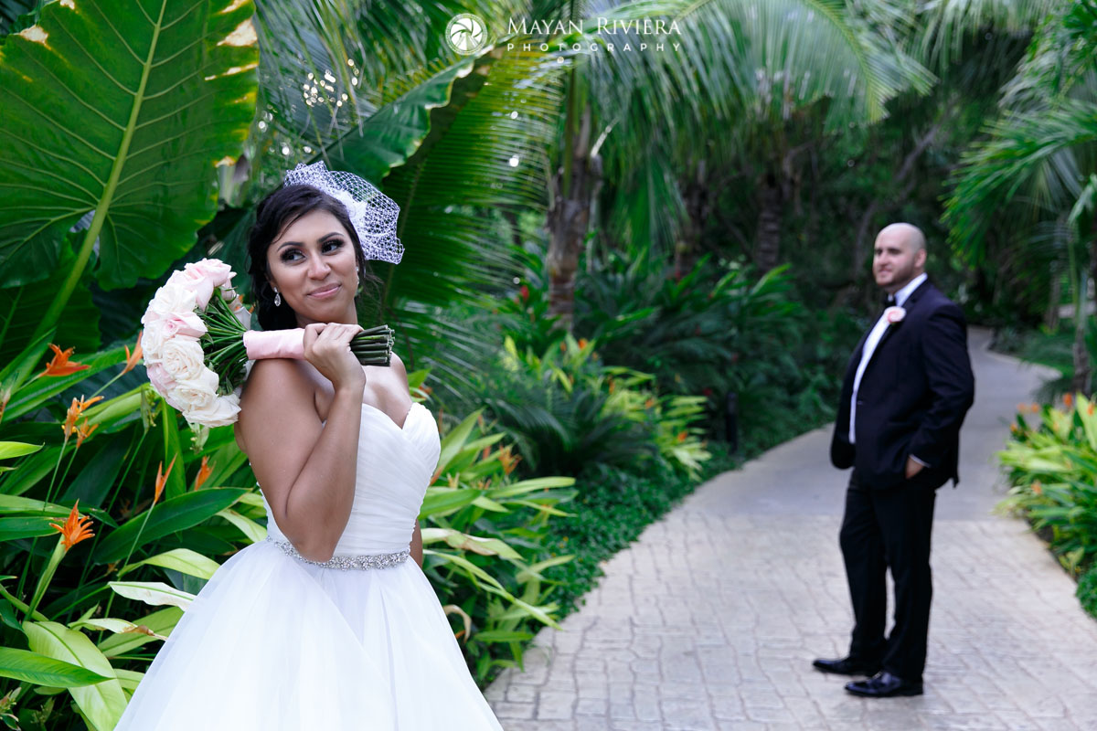 NewlywedsPoseInJungle