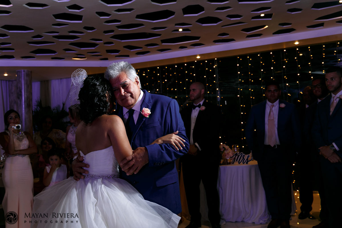 BrideDancesWithDad
