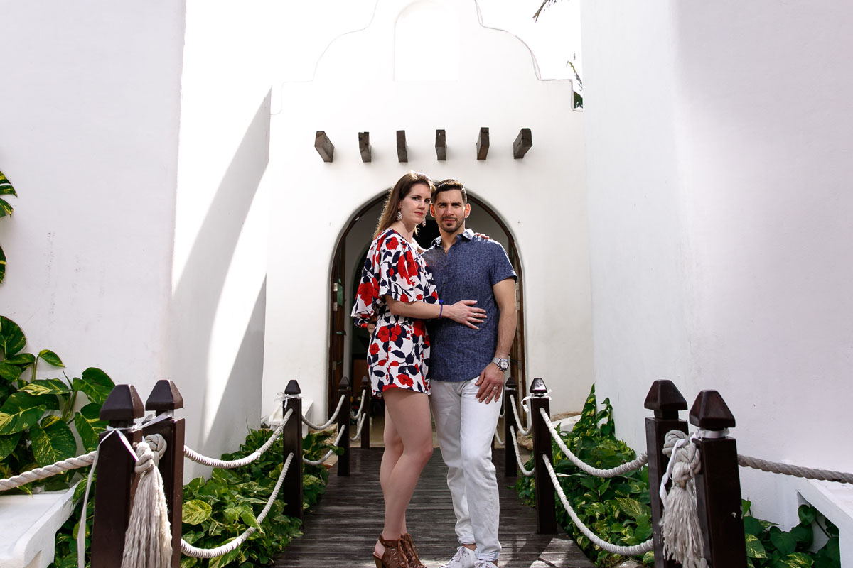 CouplePoseUnderChurchArch