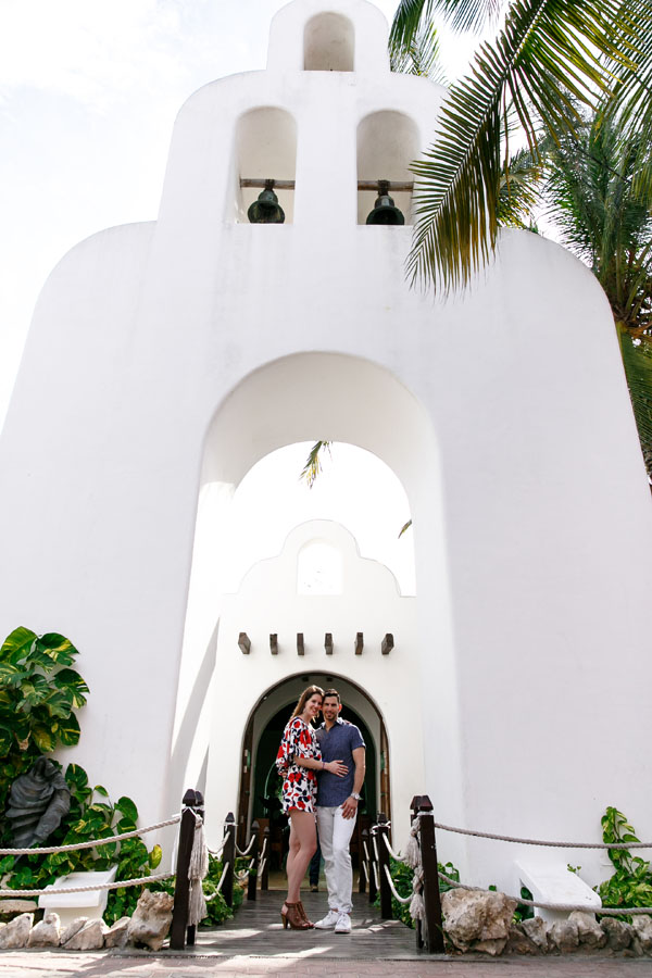 CouplePoseUnderChurchArch