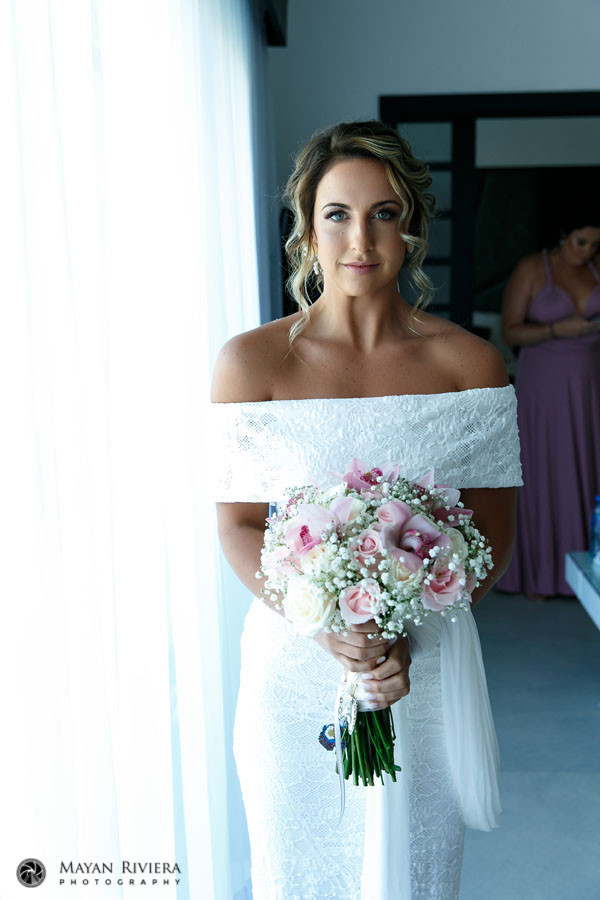 BridePosingWithBouquet