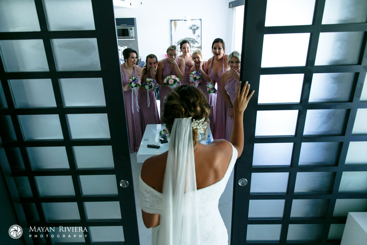 WeddingEntourageGetsFirstLook