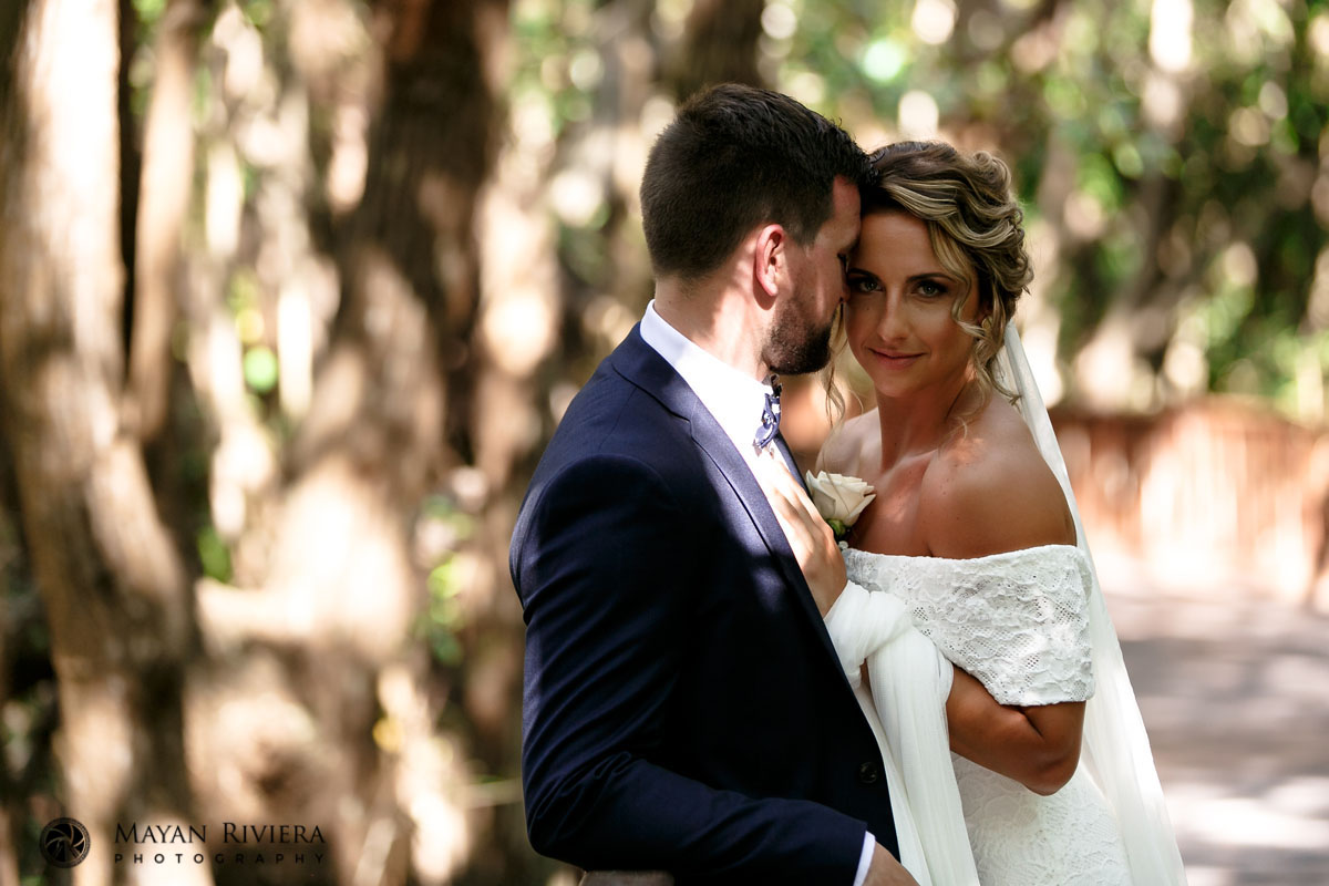 GroomNuzzlesBridesFace