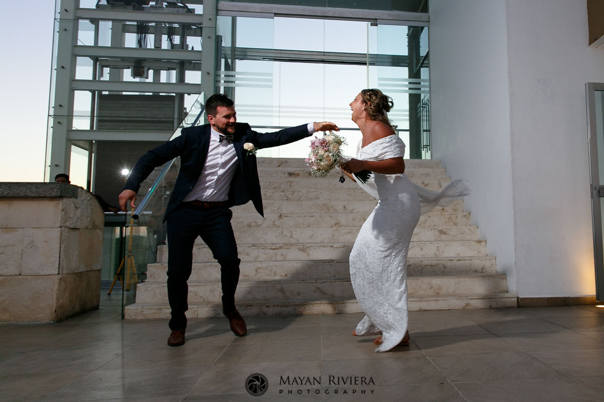 NewlywedsDanceIntoReception