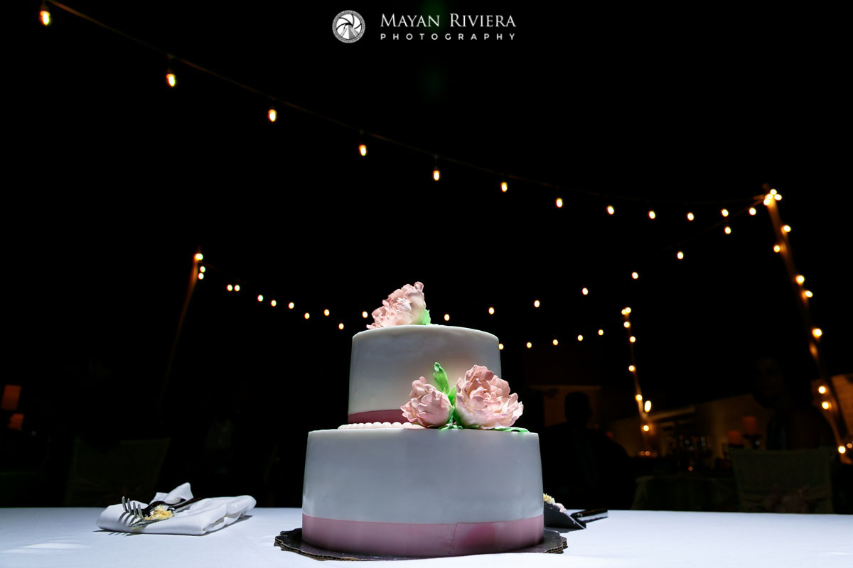 WeddingCakeDecoratedWithFlowers